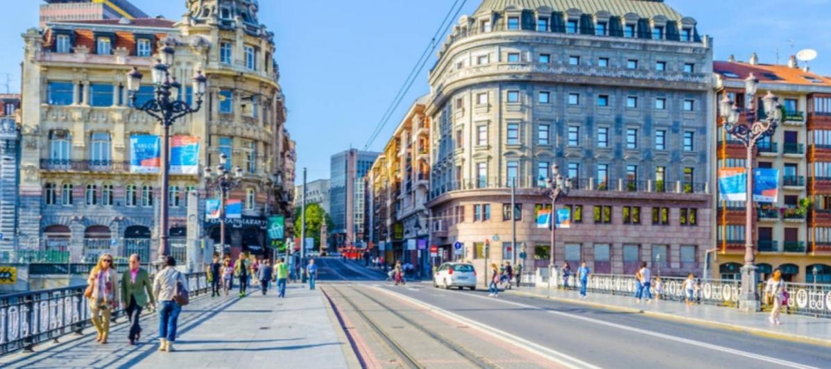 A 5 Minutos Andando Del Casco Viejo, Ayuntamiento, Plaza Circular Y Gran Via De Bilbao Y Proximo A Las 2 Lineas De Metro Exteriör bild